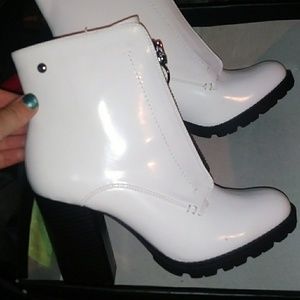 Simply Vera Wang white chunky heel boot